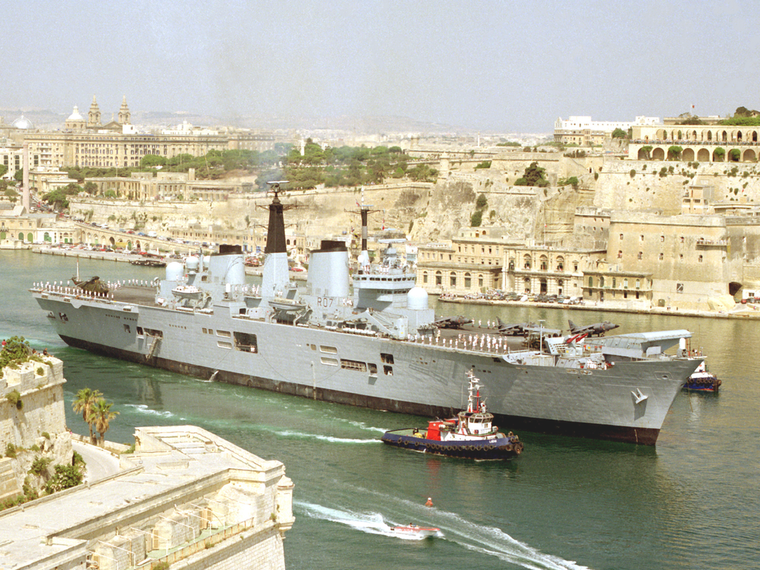HMS Ark Royal (R07) Royal Navy Invincible Class Aircraft Carrier Malta 1994 Photo Print Wall Art Decor Posters, Prints, & Visual Artwork Hampshire Prints 6 x 4 No Frame No