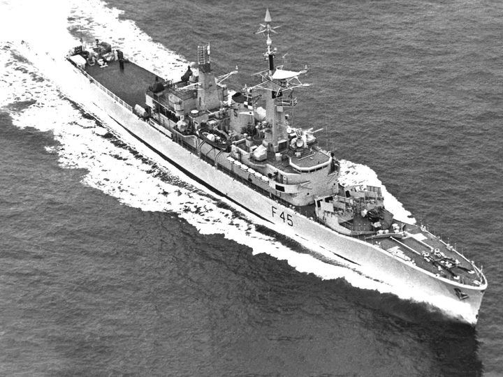 HMS Minerva (F45) Photo Print - at sea - Royal Navy Leander Class Frigate Posters, Prints, & Visual Artwork Hampshire Prints 6 x 4 No Frame No