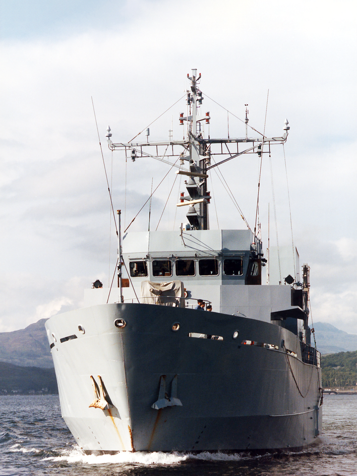 HMS Itchen M2009 River Class Minesweeper 1997 Bow View Photo Print - Posters, Prints, & Visual Artwork - by Hampshire Prints (image 1 of 9)