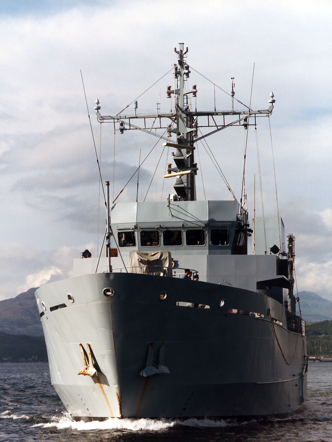 HMS Itchen (M2009) Photo Print - Bow View 1997 - Royal Navy River Class Minesweeper