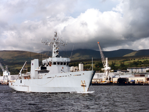 HMS Itchen M2009 River Class Minesweeper 1997 Leaving Faslane