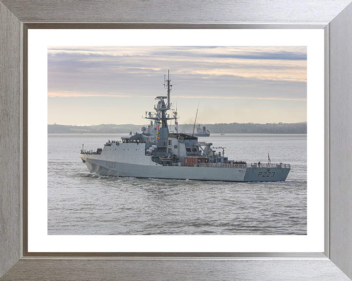 HMS Medway P223 Royal Navy River class patrol vessel Photo Print or Framed Print - Hampshire Prints