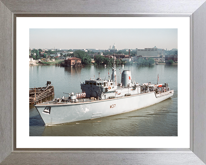 HMS Chiddingfold (M37) Royal Navy Hunt Class Minehunter Entering Washington Photo Print Wall Art Decor Posters, Prints, & Visual Artwork Hampshire Prints 10 x 8 Silver Frame Yes