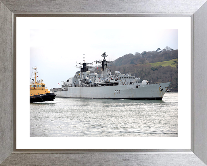 HMS Chatham (F87) Royal Navy Type 22 Frigate Enters Devonport 2011 Photo Print Wall Art Decor Posters, Prints, & Visual Artwork Hampshire Prints 10 x 8 Silver Frame Yes