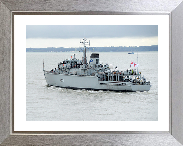 HMS Brocklesby (M33) Royal Navy Hunt Class Mine Warfare Vessel Leaving Port Photo Print Wall Art Decor Posters, Prints, & Visual Artwork Hampshire Prints 10 x 8 Silver Frame Yes