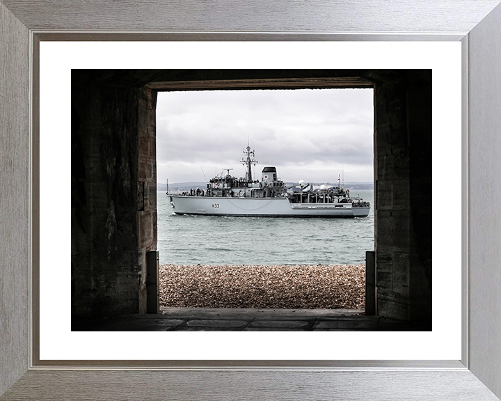 HMS Brocklesby (M33) Royal Navy Hunt Class Mine Warfare Vessel From Sallyport Photo Print Wall Art Decor Posters, Prints, & Visual Artwork Hampshire Prints 10 x 8 Silver Frame Yes