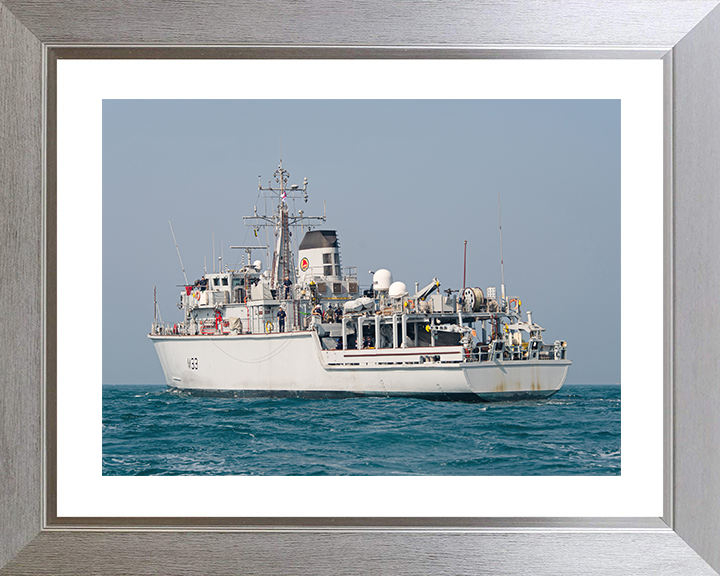 HMS Brocklesby (M33) Royal Navy Hunt Class Mine Warfare Vessel Low Port Quarter View Photo Print Wall Art Decor Posters, Prints, & Visual Artwork Hampshire Prints 10 x 8 Silver Frame Yes