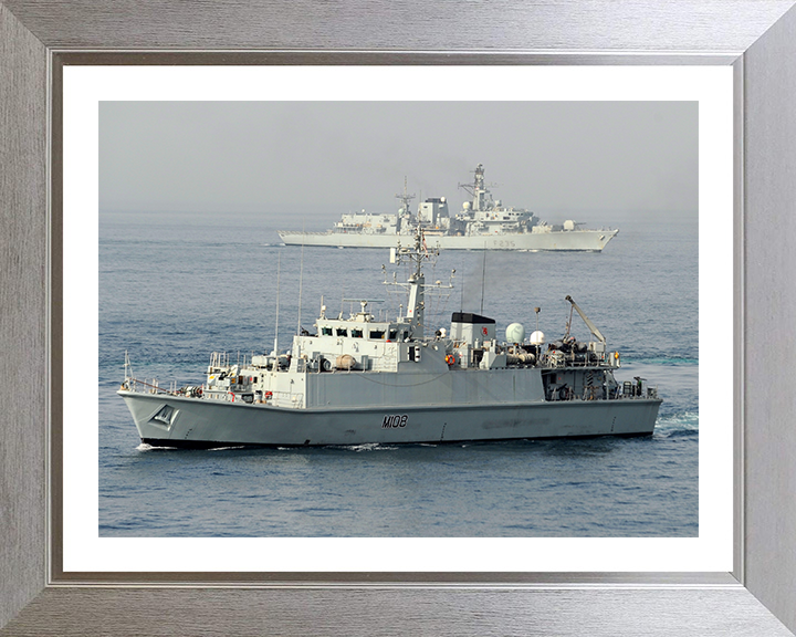 HMS Grimsby M108 | Photo Print | Framed Print | Sandown Class | Minehunter | Royal Navy Hampshire Prints
