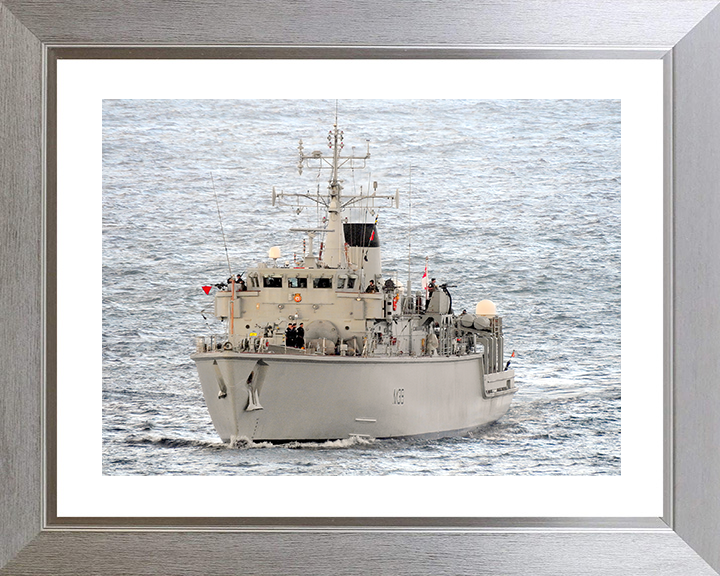 HMS Atherstone (M38) Royal Navy Hunt Class Mine Warfare Vessel Port Bow View Photo Print Wall Art Decor Posters, Prints, & Visual Artwork Hampshire Prints 10 x 8 Silver Frame Yes