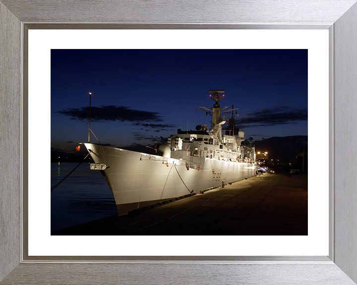 HMS Campbeltown (F86) Royal Navy Type 22 Frigate Floodlit Alongside Photo Print Wall Art Decor Posters, Prints, & Visual Artwork Hampshire Prints 10 x 8 Silver Frame Yes
