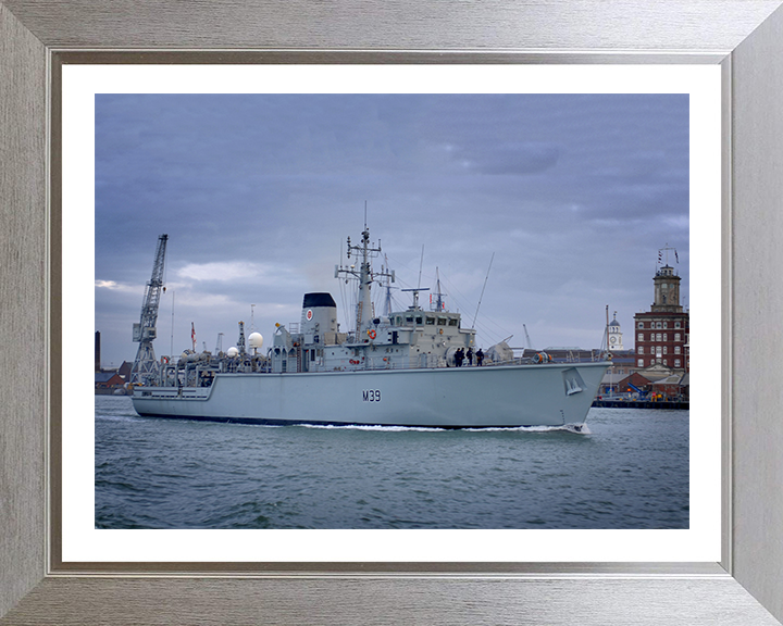 HMS Hurworth M39 | Photo Print | Framed Print | Hunt Class | Mine Warfare Vessel | Royal Navy Hampshire Prints