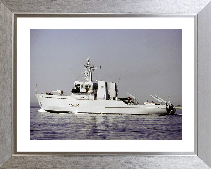 HMS Arun (M2014) Royal Navy River Class Minesweeper Port Beam View Photo Print Wall Art Decor Posters, Prints, & Visual Artwork Hampshire Prints 10 x 8 Silver Frame Yes