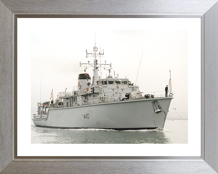 HMS Berkeley (M40) Royal Navy Hunt Class Mine Warfare Vessel Entering Harbour Photo Print Wall Art Decor Posters, Prints, & Visual Artwork Hampshire Prints 10 x 8 Silver Frame Yes