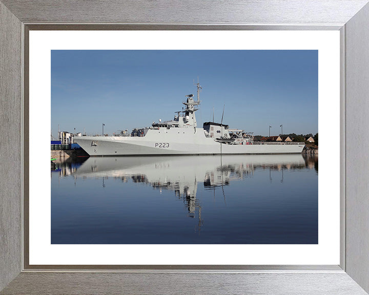 HMS Medway P223 | Photo Print | Framed Print | River Class | Patrol Vessel | Royal Navy Hampshire Prints