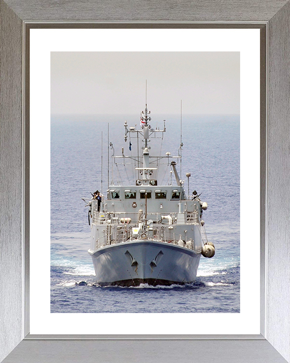 HMS Bangor (M109) Royal Navy Sandown Class Minehunter Underway Bow View Photo Print Wall Art Decor Posters, Prints, & Visual Artwork Hampshire Prints 10 x 8 Silver Frame Yes