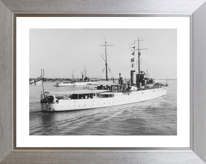 HMS Sandwich (L12) Photo Print - Leaving Port 1933 - Royal Navy Bridgewater Class Sloop Hampshire Prints 10 x 8 Silver Frame Yes