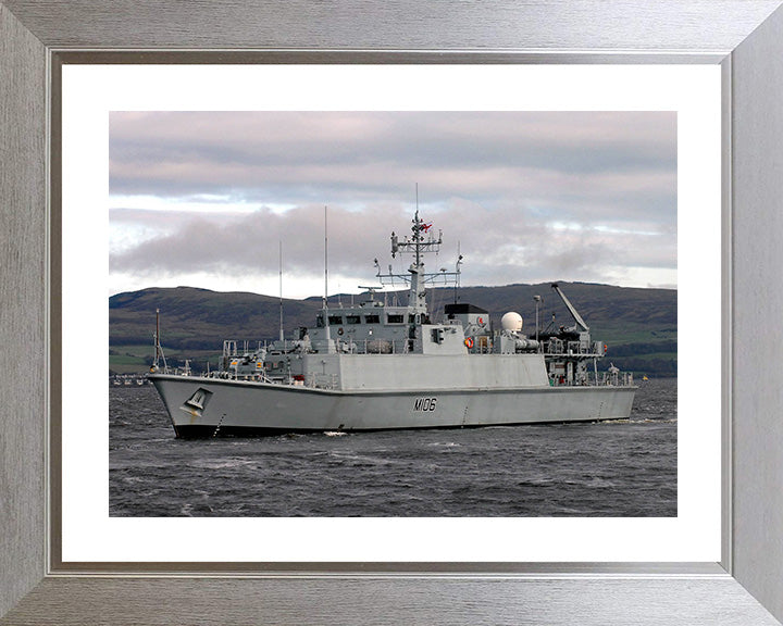HMS Penzance M106 | Photo Print | Framed Print | Sandown Class | Minehunter | Royal Navy Hampshire Prints
