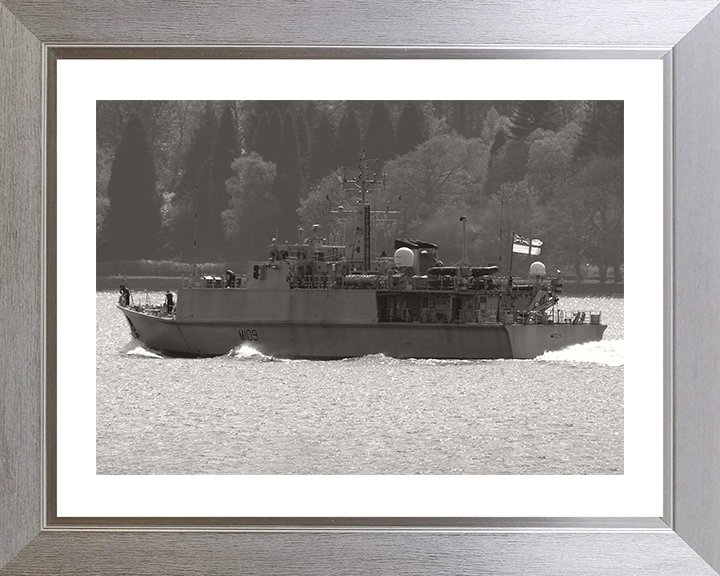 HMS Bangor (M109) Photo Print - Clyde 2008 - Royal Navy Sandown Class Minehunter Posters, Prints, & Visual Artwork Hampshire Prints 10 x 8 Silver Frame Yes
