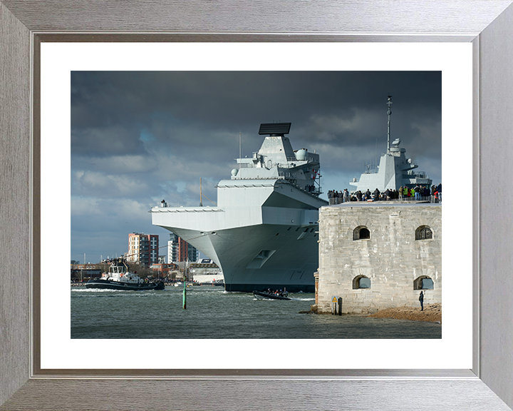 HMS Queen Elizabeth (R08) Photo Print - Round Tower 2018 - Royal Navy Queen Elizabeth Class Aircraft Carrier Hampshire Prints 10 x 8 Silver Frame Yes