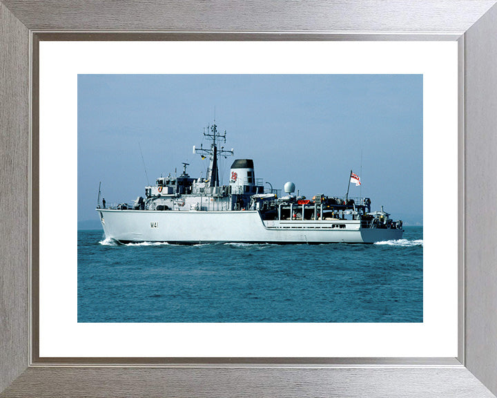 HMS Quorn (M41) Photo Print - Underway - Royal Navy Hunt Class Minehunter Hampshire Prints 10 x 8 Silver Frame Yes