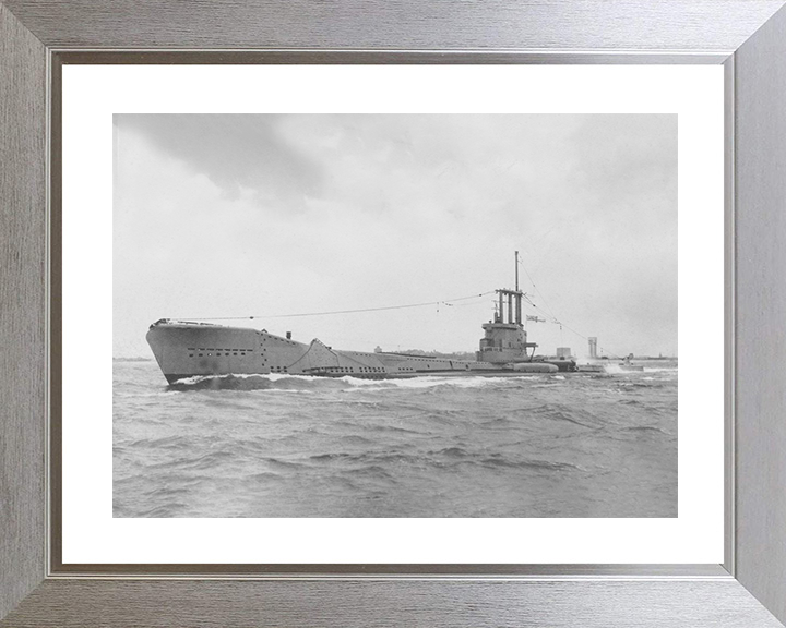 HMS Aeneas (P427) (S72) Photo Print - Low Port Side View - Royal Navy Amphion Class Submarine Hampshire Prints 10 x 8 Silver Frame Yes