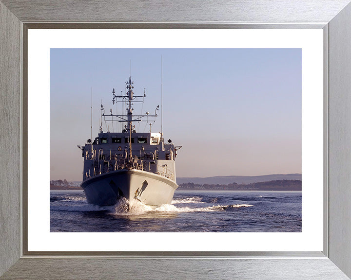 HMS Shoreham M112 | Photo Print | Framed Print | Sandown Class | Minehunter | Royal Navy Hampshire Prints