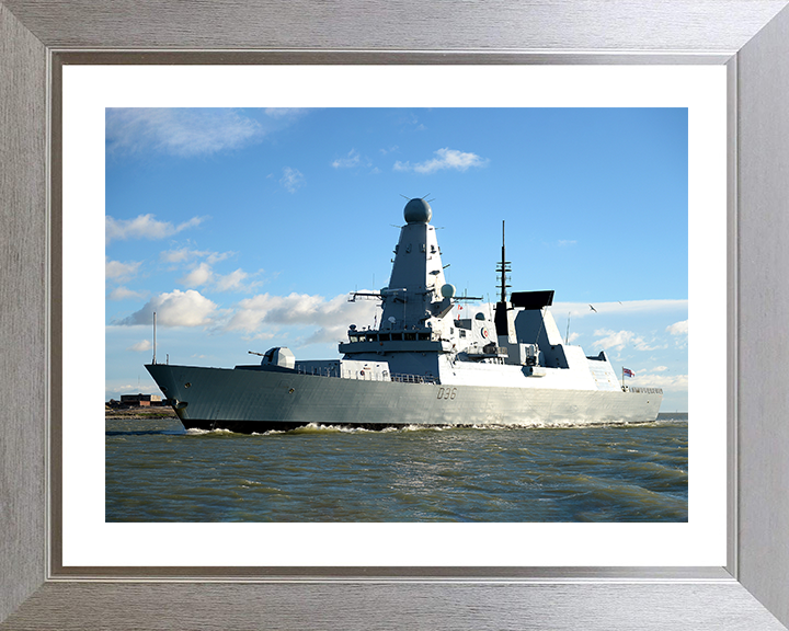 HMS Defender (D36) Royal Navy Type 45 Destroyer Enters Portsmouth 2014 Photo Print Wall Art Decor Posters, Prints, & Visual Artwork Hampshire Prints 10 x 8 Silver Frame Yes