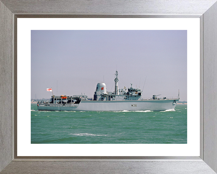 HMS Bicester (M36) Royal Navy Hunt Class Mine Warfare Vessel Starboard Beam View Photo Print Wall Art Decor Posters, Prints, & Visual Artwork Hampshire Prints 10 x 8 Silver Frame Yes