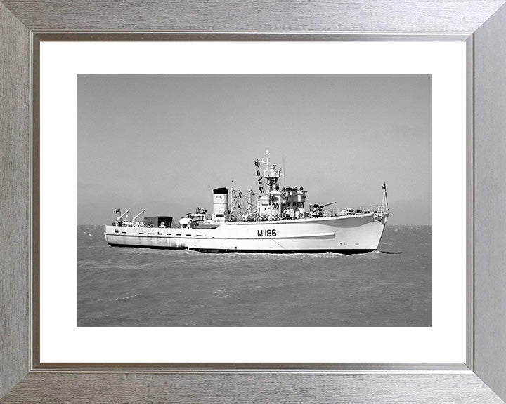 HMS Yarnton M1196 Royal Navy Ton Class Minesweeper Photo Print or Framed Print - Hampshire Prints