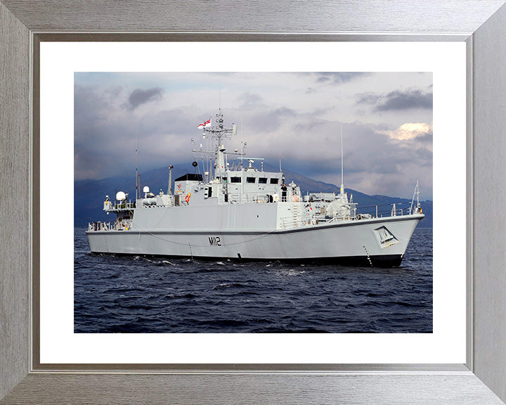 HMS Shoreham M112 | Photo Print | Framed Print | Sandown Class | Minehunter | Royal Navy Hampshire Prints