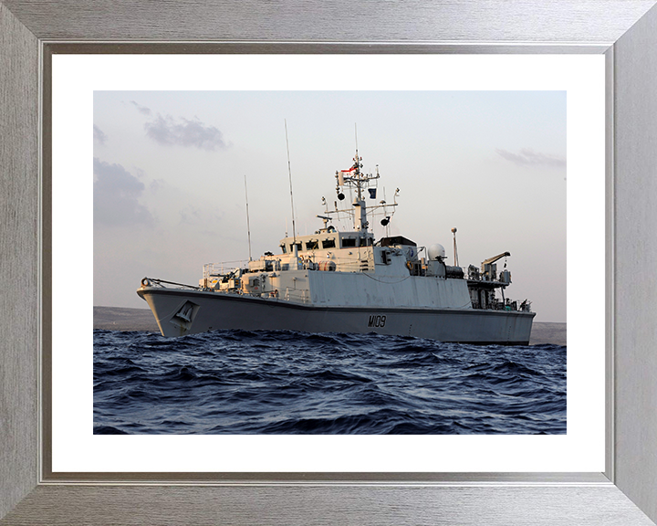 HMS Bangor (M109) Royal Navy Sandown Class Minehunter Low Port Side View Photo Print Wall Art Decor Posters, Prints, & Visual Artwork Hampshire Prints 10 x 8 Silver Frame Yes