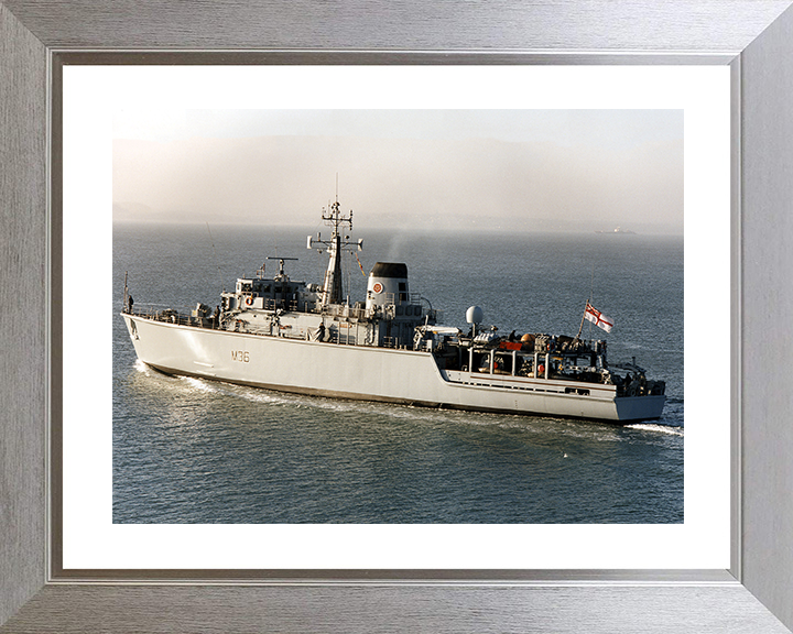 HMS Bicester (M36) Royal Navy Hunt Class Mine Warfare Vessel Leaving Portsmouth 1997 Photo Print Wall Art Decor Posters, Prints, & Visual Artwork Hampshire Prints 10 x 8 Silver Frame Yes