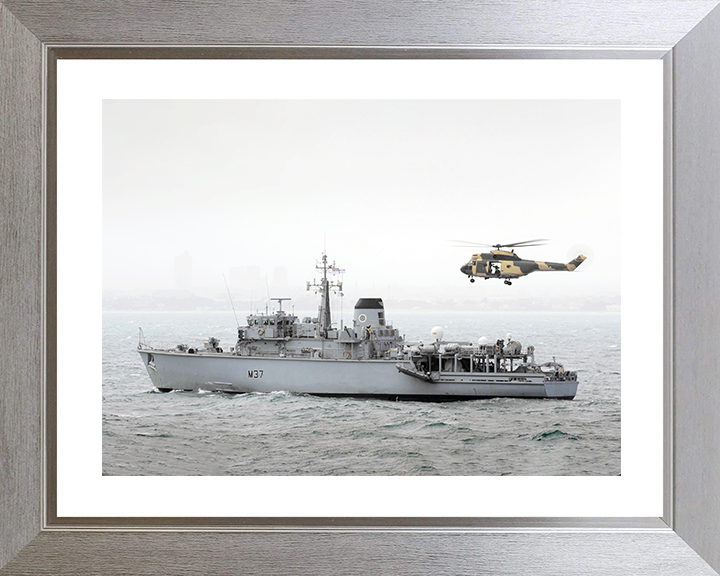 HMS Chiddingfold (M37) Royal Navy Hunt Class Minehunter With Helicopter Photo Print Wall Art Decor Posters, Prints, & Visual Artwork Hampshire Prints 10 x 8 Silver Frame Yes