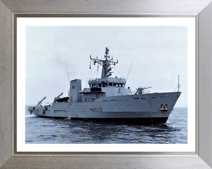 HMS Itchen M2009 Royal Navy River class minesweeper Photo Print or Framed Print - Hampshire Prints