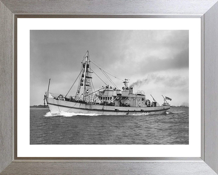 HMS MMS 1717 (J517) | Photo Print | Framed Print | MMS Class | Minesweeper | Royal Navy Hampshire Prints