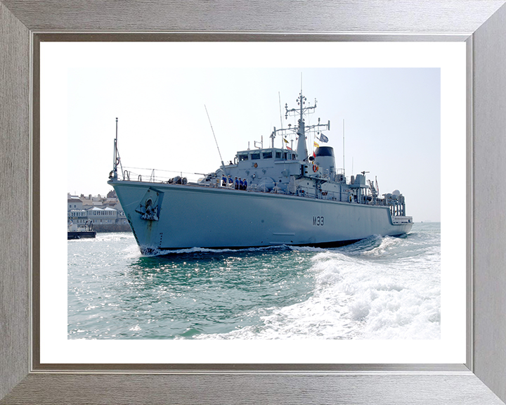 HMS Brocklesby (M33) Photo Print - Homecoming 2009 - Royal Navy Hunt Class Mine Warfare Vessel Posters, Prints, & Visual Artwork Hampshire Prints 10 x 8 Silver Frame Yes