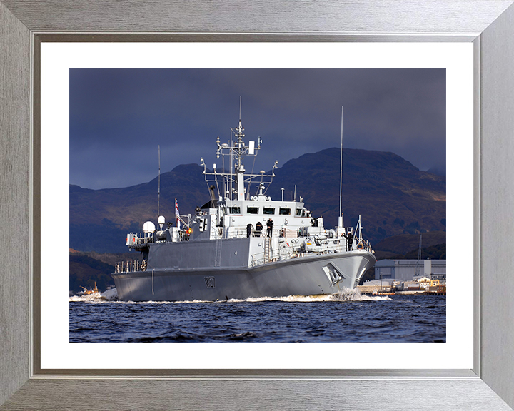 HMS Pembroke (M107) Photo Print - Scotland 2008 - Royal Navy Sandown Class Minehunter Hampshire Prints 10 x 8 Silver Frame Yes