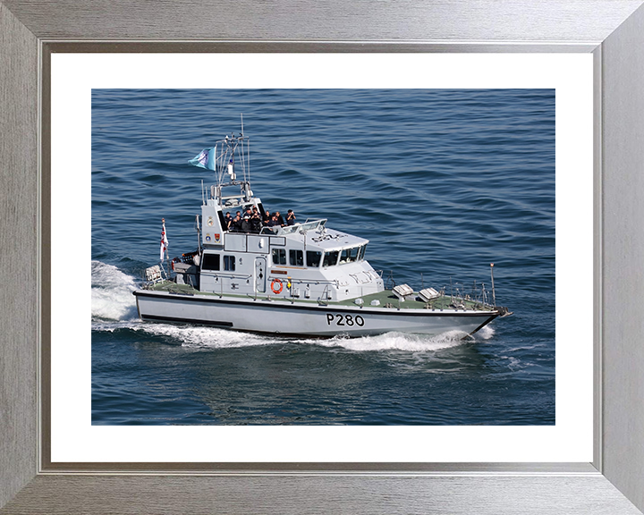 HMS Dasher (P280) Royal Navy Archer Class P2000 Patrol Vessel Underway Photo Print Wall Art Decor Posters, Prints, & Visual Artwork Hampshire Prints 10 x 8 Silver Frame Yes