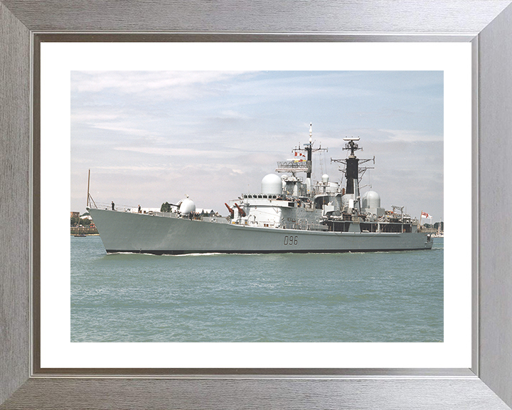 HMS Gloucester (D96) Photo Print - Leaving Portsmouth 2001 - Royal Navy Type 42 Destroyer