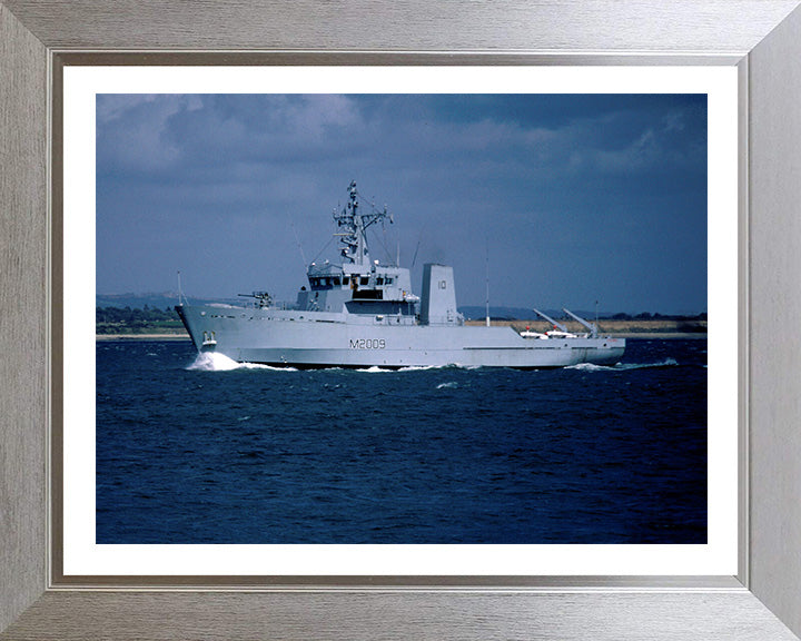 HMS Itchen M2009 | Photo Print | Framed Print | River Class | Minesweeper | Royal Navy Hampshire Prints