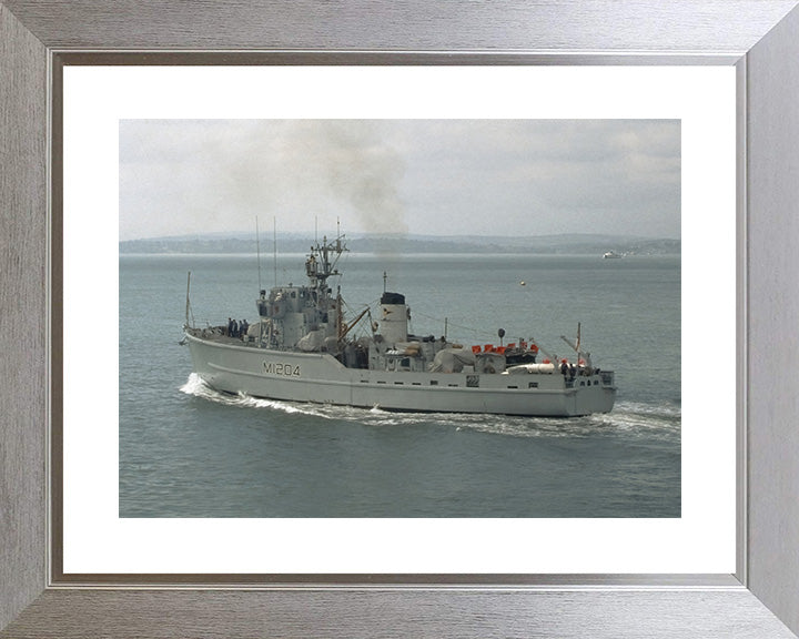 HMS Stubbington M1204 | Photo Print | Framed Print | Ton Class | Minesweeper | Royal Navy Hampshire Prints