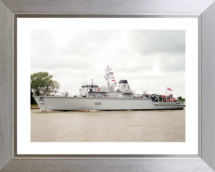 HMS Bicester (M36) Royal Navy Hunt Class Mine Warfare Vessel Port View Photo Print Wall Art Decor Posters, Prints, & Visual Artwork Hampshire Prints 10 x 8 Silver Frame Yes