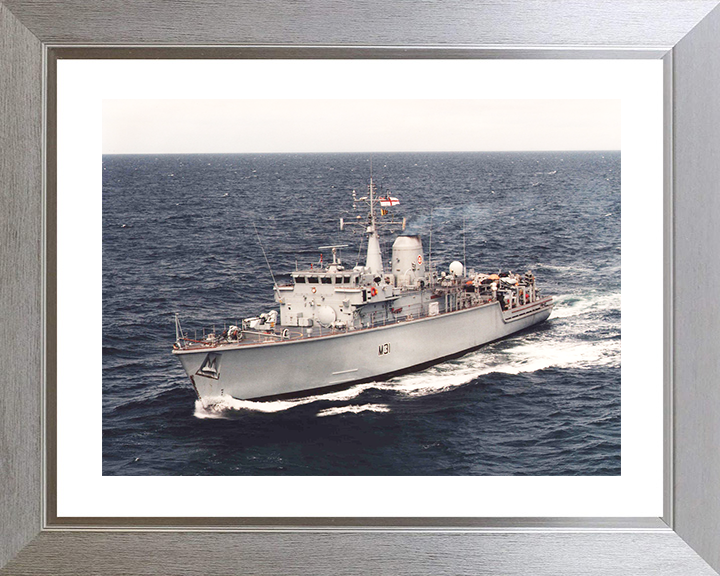 HMS Cattistock (M31) Royal Navy Hunt Class MineHunter Port Side View at Sea Photo Print Wall Art Decor Posters, Prints, & Visual Artwork Hampshire Prints 10 x 8 Silver Frame Yes