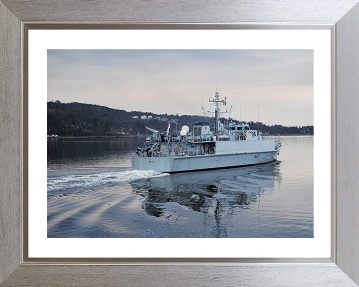HMS Bangor (M109) Photo Print - Clyde 2009 - Royal Navy Sandown Class Minehunter Posters, Prints, & Visual Artwork Hampshire Prints 10 x 8 Silver Frame Yes