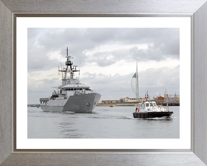 HMS Clyde (P257) Photo Print - Leaves Portsmouth 2007 - Royal Navy River Class Patrol Vessel Posters, Prints, & Visual Artwork Hampshire Prints 10 x 8 Silver Frame Yes