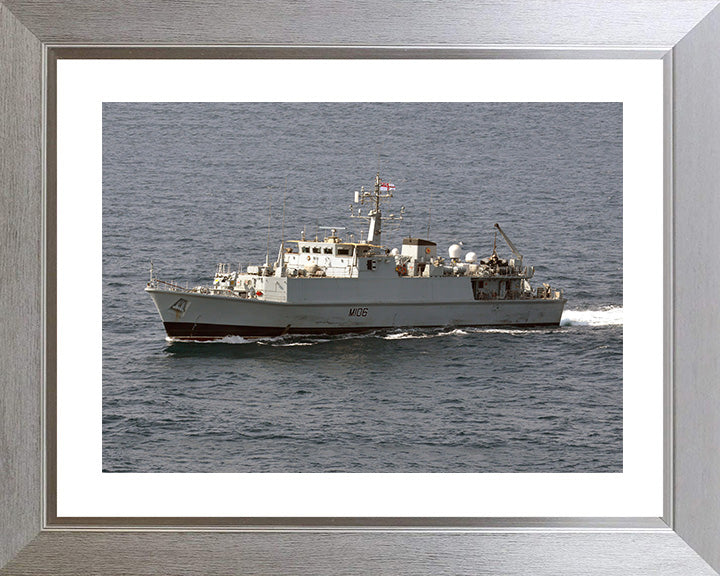 HMS Penzance M106 | Photo Print | Framed Print | Sandown Class | Minehunter | Royal Navy Hampshire Prints