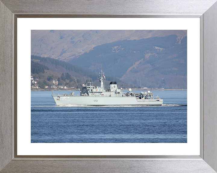 HMS Cattistock (M31) Royal Navy Hunt Class MineHunter Port Beam View Photo Print Wall Art Decor Posters, Prints, & Visual Artwork Hampshire Prints 10 x 8 Silver Frame Yes