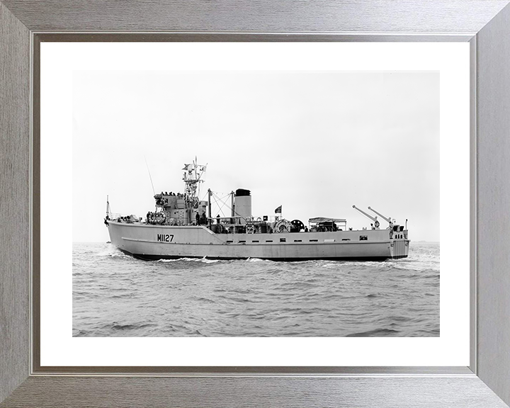 HMS Darlaston (M1127) Royal Navy Ton class Minesweeper Port Beam View Photo Print Wall Art Decor Posters, Prints, & Visual Artwork Hampshire Prints 10 x 8 Silver Frame Yes