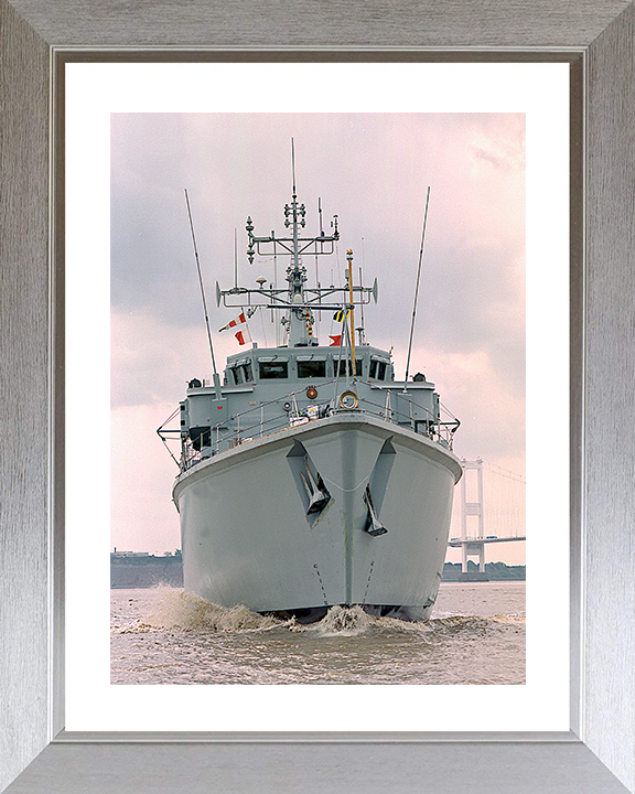 HMS Berkeley (M40) Royal Navy Hunt Class Mine Warfare Vessel Bow View Photo Print Wall Art Decor Posters, Prints, & Visual Artwork Hampshire Prints 10 x 8 Silver Frame Yes
