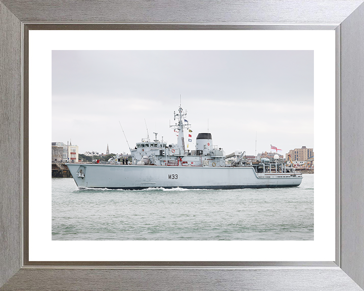 HMS Brocklesby (M33) Royal Navy Hunt Class Mine Warfare Vessel Of Southsea Photo Print Wall Art Decor Posters, Prints, & Visual Artwork Hampshire Prints 10 x 8 Silver Frame Yes